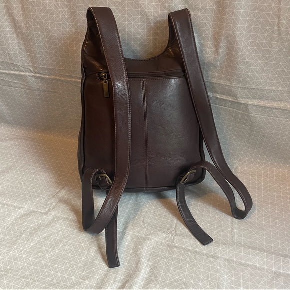 Volare Group Smooth Leather Flap Organizer Backpack - Picture 3 of 10